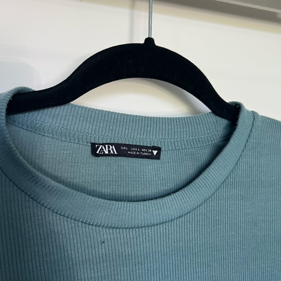 Zara Ribbed Side-Ruched Crop Tee - Picture 4 of 4